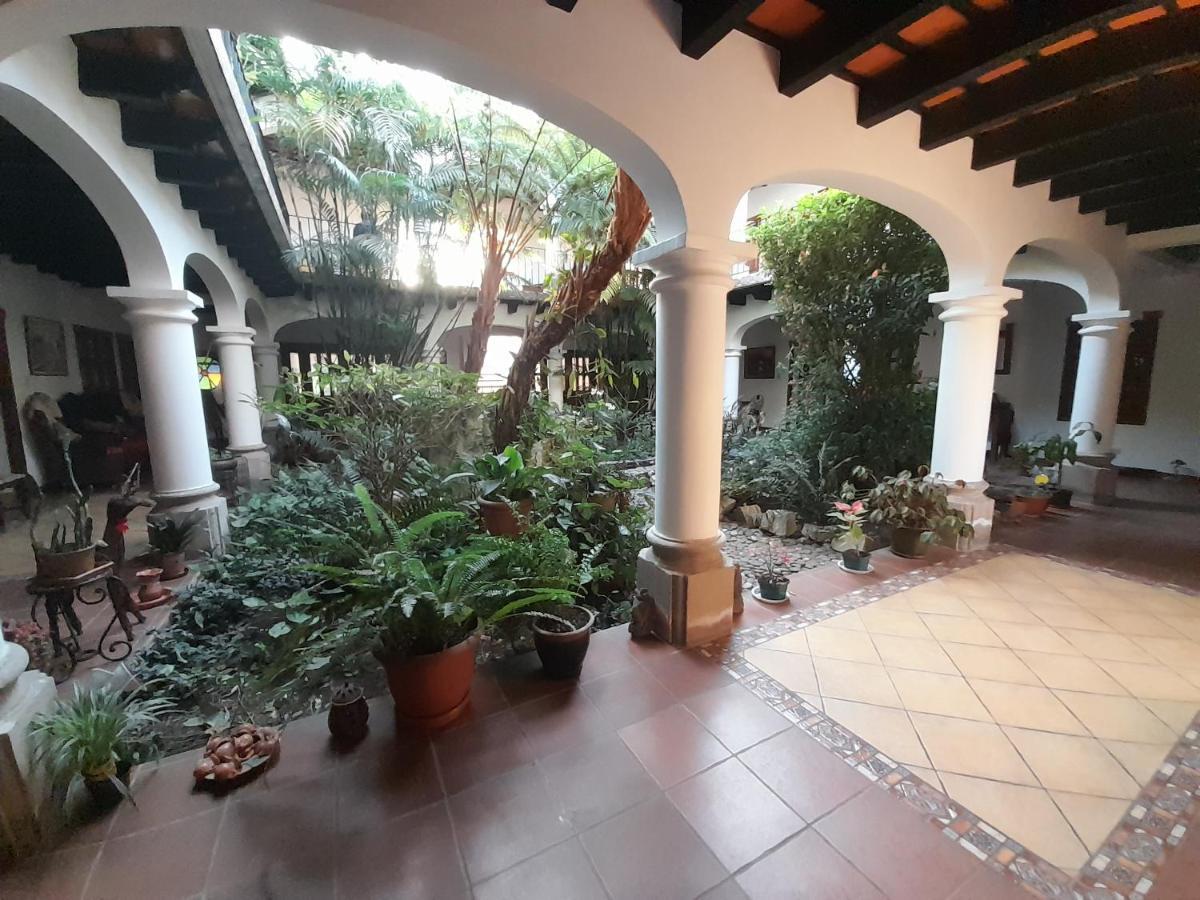 Hotel Y Jardines Casa Buho Антигуа-Гватемала Экстерьер фото