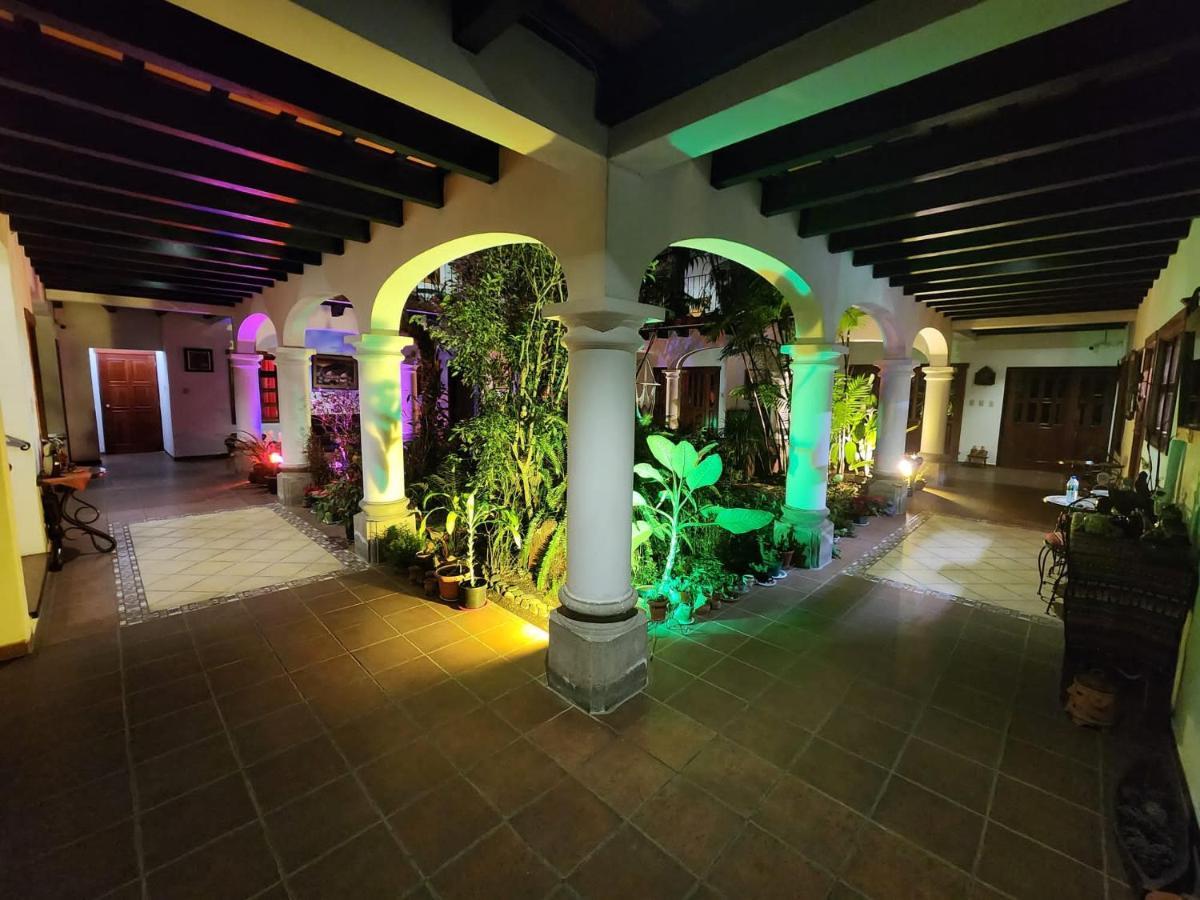 Hotel Y Jardines Casa Buho Антигуа-Гватемала Экстерьер фото