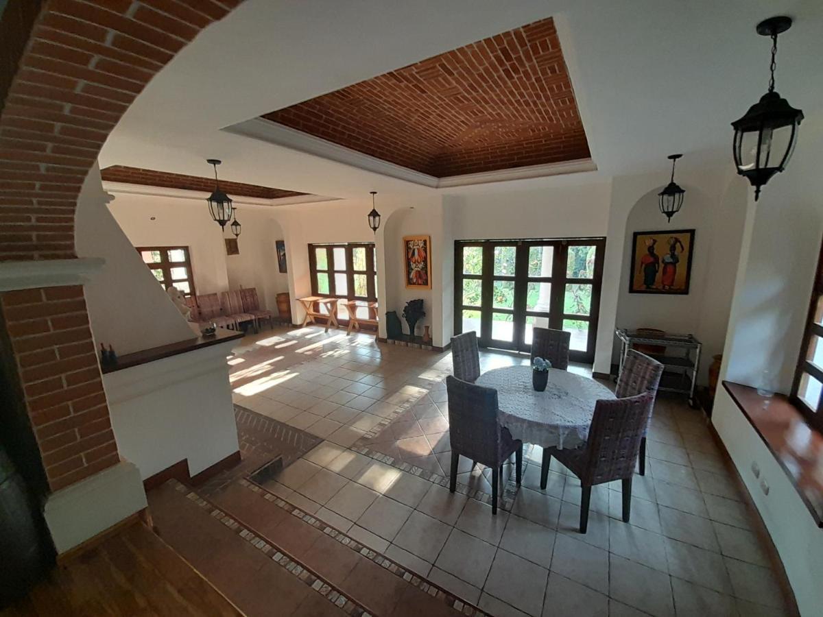 Hotel Y Jardines Casa Buho Антигуа-Гватемала Экстерьер фото