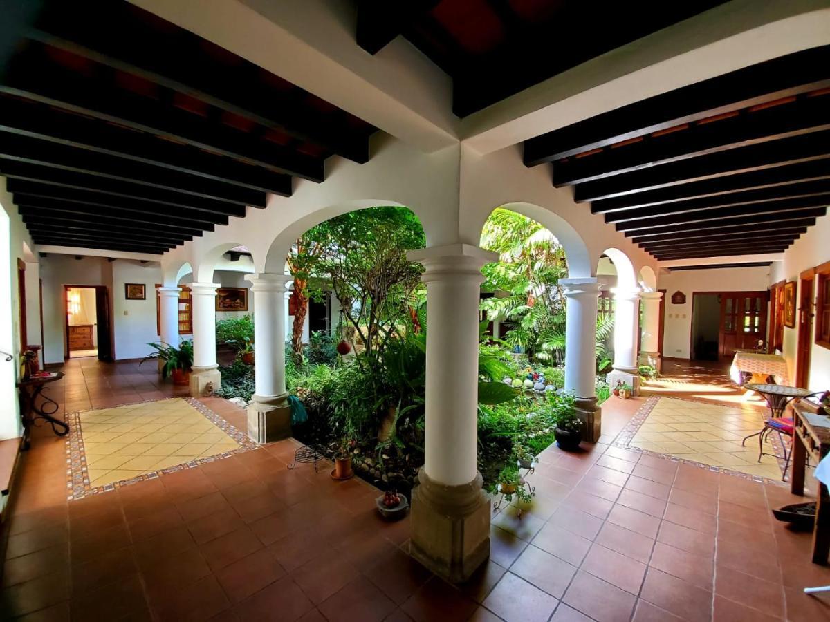 Hotel Y Jardines Casa Buho Антигуа-Гватемала Экстерьер фото