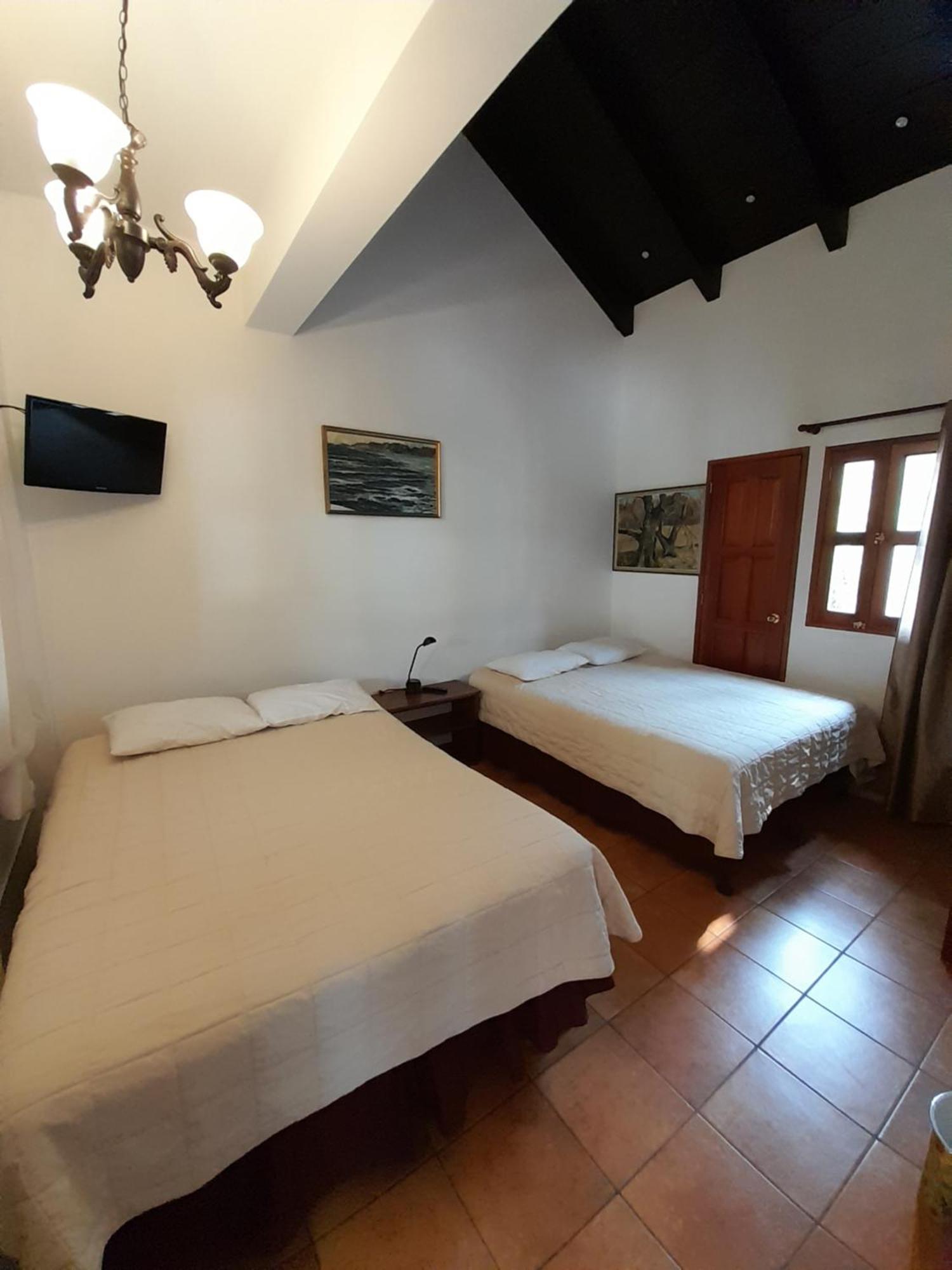 Hotel Y Jardines Casa Buho Антигуа-Гватемала Экстерьер фото
