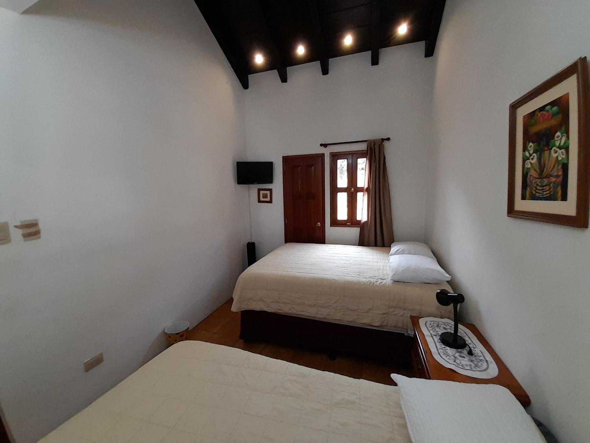 Hotel Y Jardines Casa Buho Антигуа-Гватемала Экстерьер фото