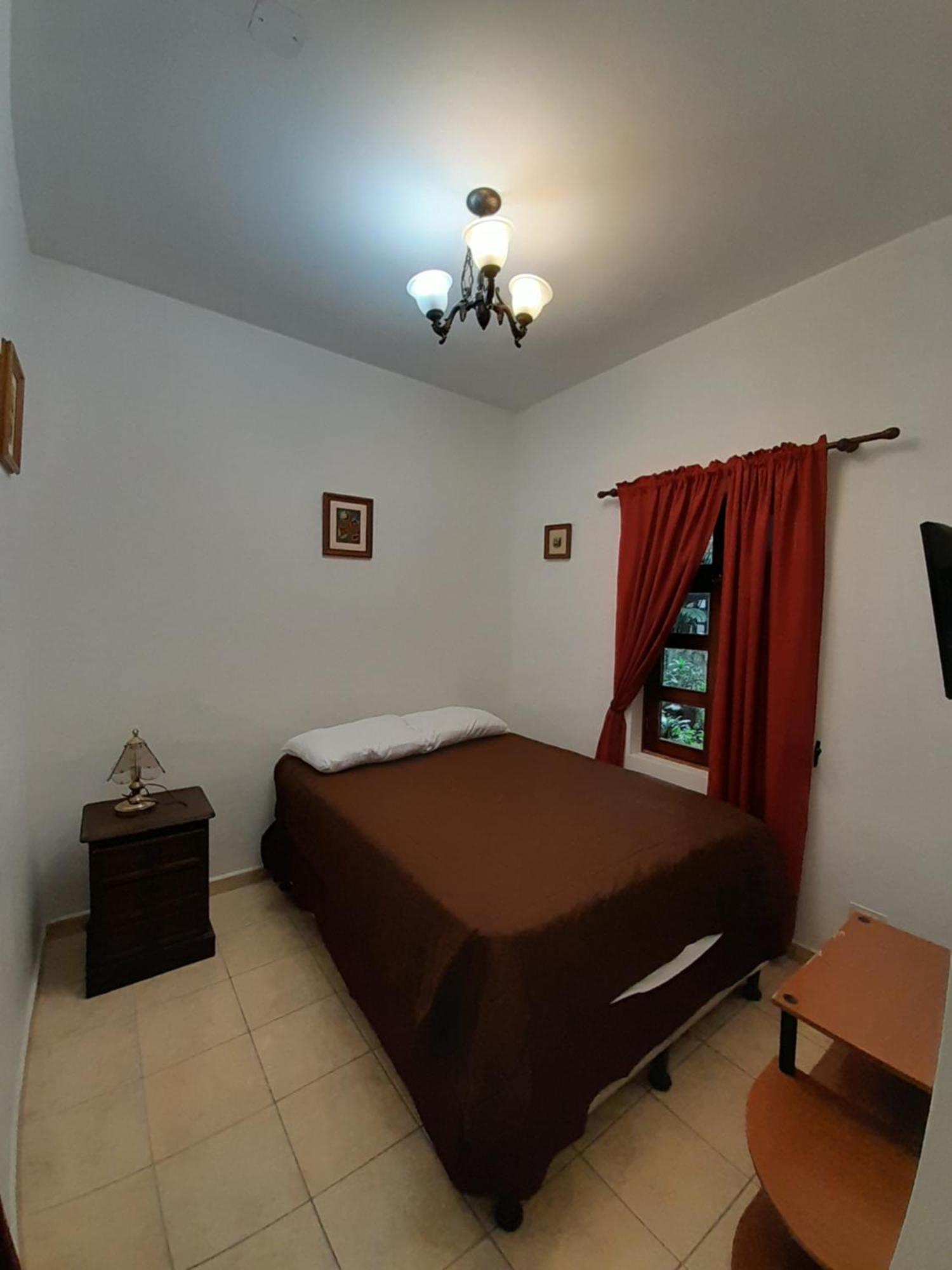 Hotel Y Jardines Casa Buho Антигуа-Гватемала Экстерьер фото